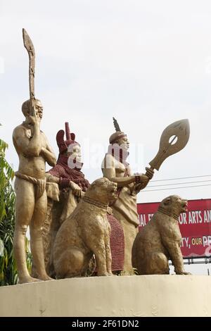 Statua di OBA Ovonramwen, (1888–1897) Benin City, Stato di Edo, Nigeria. Foto Stock