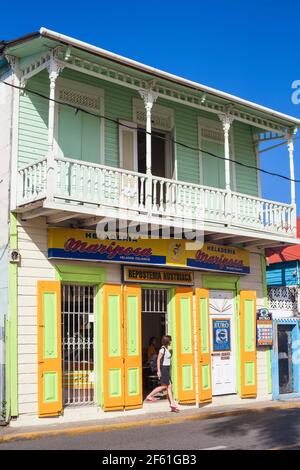 Repubblica Dominicana, Puerto Plata, Vittoriano gingerbread edifici che circondano il parco centrale Foto Stock