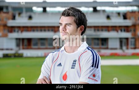 JIMMY ANDERSON ENGLAND FAST BOWLER A LORDS. 7/7/2008 FOTO DAVID ASHDOWN Foto Stock