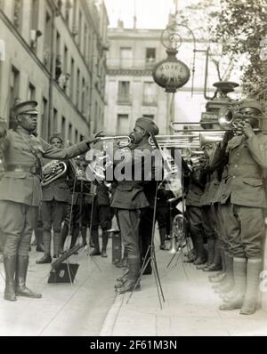 La prima guerra mondiale, James Reese Europe conduce la 369a banda di fanteria, 1918 Foto Stock