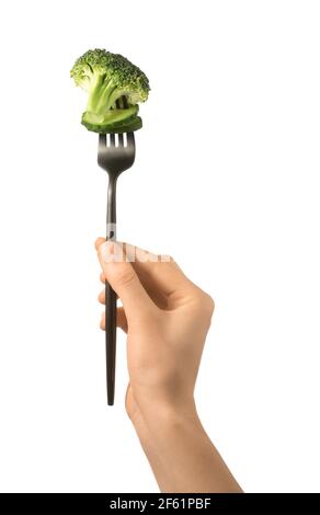 Mano femminile e forchetta con broccoli e cetriolo su bianco sfondo Foto Stock