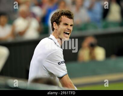 WIMBLEDON 2009 7° GIORNO. 29/6/09. ANDY MURRAY V STANISLAS WAWRINKA. IMMAGINE DAVID ASHDOWN Foto Stock