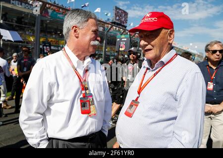 CHASE CAREY (USA) Amministratore Delegato del Gruppo Formula uno con LAUDA Niki (aut) Presidente non esecutivo della scuderia Mercedes f1 ritratto durante il campionato di Formula 1 2017 a Melbourne, gara Australia Grand Prix, dal 23 al 26 marzo - Foto Florent Gooden/DPPI Foto Stock