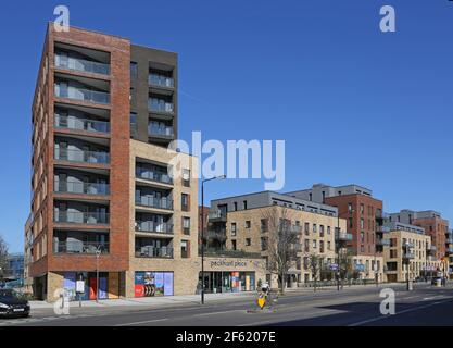 Peckham Place, un nuovo complesso di appartamenti su Queens Road, Peckham, Londra, Regno Unito. Sviluppato da Notting Hill Genesis Housing Association. Foto Stock