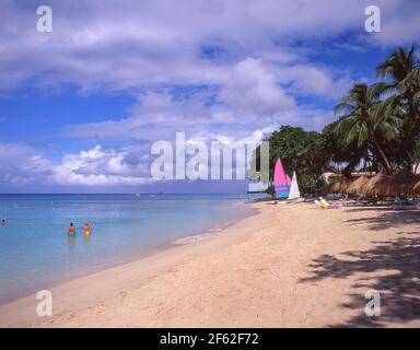 Vista della spiaggia, Tamarind Cove, Barbados, Piccole Antille, dei Caraibi Foto Stock