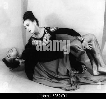 Martha Graham e Bertram Ross, come Clytemenestra e Orestes. Ritratto della ballerina e coreografo americana Martha Graham (1894-1991) di Carl van Vechten, 1961 Foto Stock