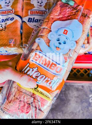 Bimbo toast pane bianco confezionamento nel supermercato a Playa del Carmen in Messico. Foto Stock