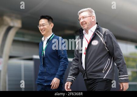 BRAWN Ross (gbr) Direttore Generale del Motorsport Formula uno Group ambiance ritratto nel 2017 del campionato mondiale di Formula 1 FIA, Gran Premio della Cina, a Shanghai dal 7 al 9 aprile - Foto Frederic le Floc'h / DPPI Foto Stock