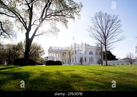 Washington, Stati Uniti d'America. 29 marzo 2021. La Casa Bianca a Washington, DC, Stati Uniti Lunedi, 29 marzo 2021. Credit: Stefani Reynolds/Pool via CNP | Usage worldwide Credit: dpa/Alamy Live News Foto Stock