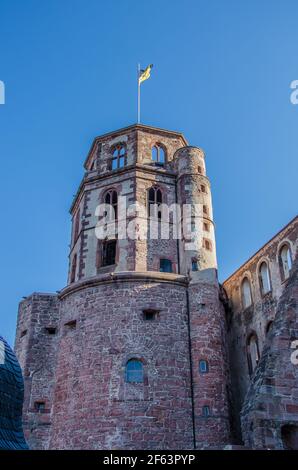 Heidelberg è una città universitaria dello stato tedesco del Baden-Württemberg, situata sul fiume Neckar, nella Germania sud-occidentale. Foto Stock