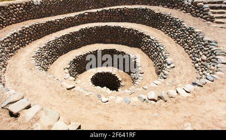 Acquedotto di Cantalloc a Nazca o città di Nazca, acquedotti o pozzi a spirale o a cerchio, Perù, architettura e cultura Inca Foto Stock