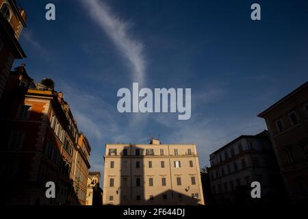 Roma, Italia. 29 marzo 2021. Veduta di Piazza Santa Maria in Trastevere al tramonto (Foto di Matteo Nardone/Pacific Press) Credit: Pacific Press Media Production Corp./Alamy Live News Foto Stock