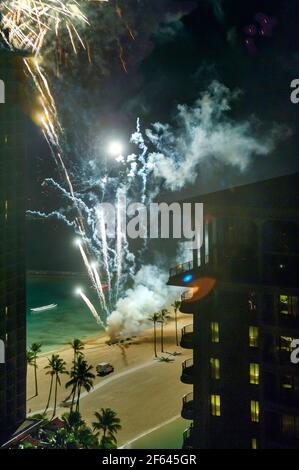 Fuochi d'artificio nell'Hilton Hawaiian Village, Honolulu Foto Stock