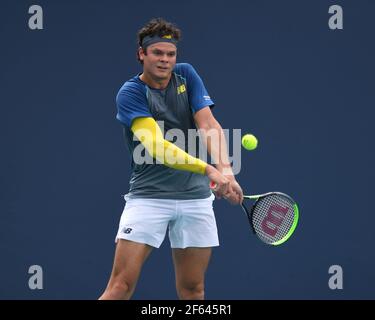 Miami Gardens, Florida, Stati Uniti. 29 marzo 2021. Milos Raonic Vs Ugo Humbert al 2021Miami Open presso l'Hard Rock Stadium il 29 marzo 2021 a Miami Gardens, Florida. Credit: Mpi04/Media Punch/Alamy Live News Foto Stock