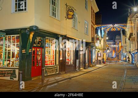 UK, North Yorkshire, York, illuminazioni natalizie a Stonegate Foto Stock