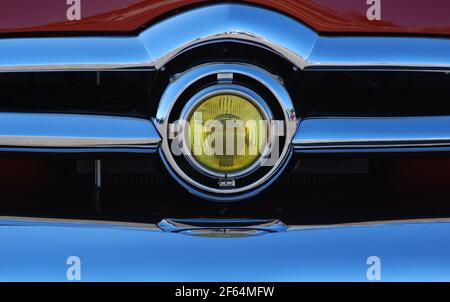 1949 Ford Custom Club Coupe in rosso. Foto Stock