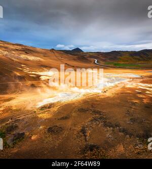 Veduta aerea della zona geotermica di Hverir vicino al lago Myvatn in Islanda Foto Stock