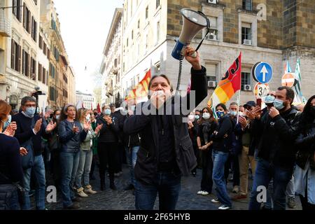 Roma, Italia. 30 Marzo 2021. Manifestazione al Ministero dello sviluppo economico dei piloti, hostess, steward e lavoratori Alitalia per protestare contro l'incertezza dei salari. Roma, 30 Marzo 2021 Photo Samantha Zucchi Insifefoto Credit: Insifefoto srl/Alamy Live News Foto Stock