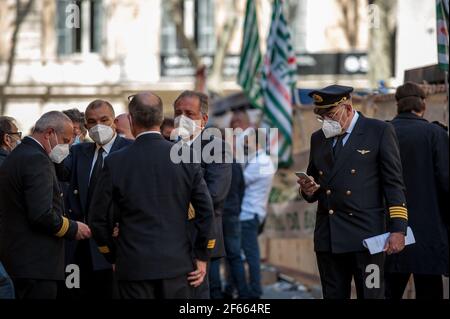 Roma, Italia. 30 Marzo 2021. La protesta dei lavoratori di Alitalia al MISE Credit: Independent Photo Agency/Alamy Live News Foto Stock