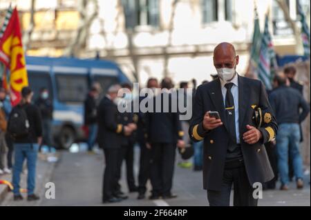 Roma, Italia. 30 Marzo 2021. La protesta dei lavoratori di Alitalia al MISE Credit: Independent Photo Agency/Alamy Live News Foto Stock