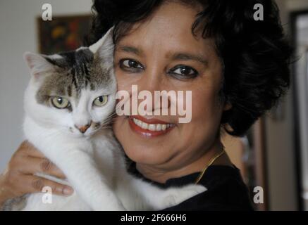 Taslima Nasrin è una scrittrice, medico, femminista, umanista laico e  attivista svedese del Bangladesh. È conosciuta per la sua scrittura sulle  donne Foto stock - Alamy