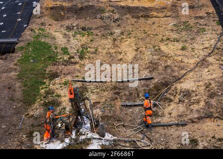 Lavori di stabilizzazione della scogliera in corso a Canford Cliffs, Poole, Dorset UK nel mese di marzo Foto Stock