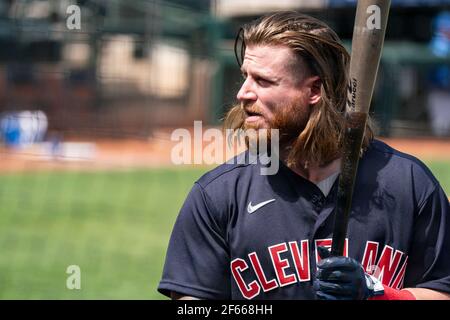 Cleveland Indians, il fielder di destra ben Gamel (28) durante una partita di allenamento primaverile contro i Kansas City Royals, domenica 29 marzo 2021, a Phoenix, AZ. T Foto Stock