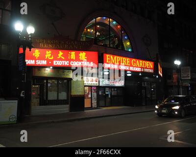 Immagine notturna scattata nel quartiere Chinatown di Boston. Foto Stock