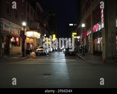 Immagine notturna scattata nel quartiere Chinatown di Boston. Foto Stock