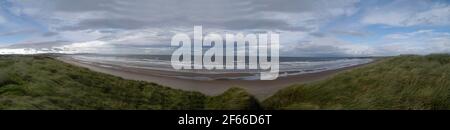 Costa frastagliata e spiaggia a Turnberry, Ayrshire, Scozia Foto Stock