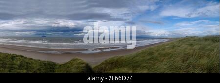 Costa frastagliata e spiaggia a Turnberry, Ayrshire, Scozia Foto Stock