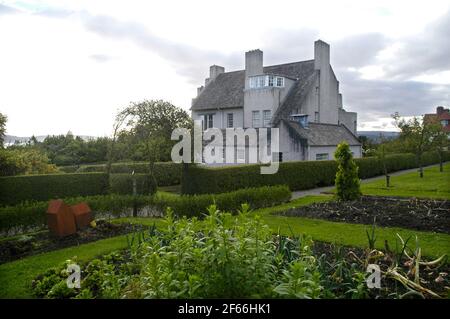 La Hill House di Helensburgh, Scozia, è stata progettata da un architetto scozzese Charles Rennie Mackintosh Foto Stock