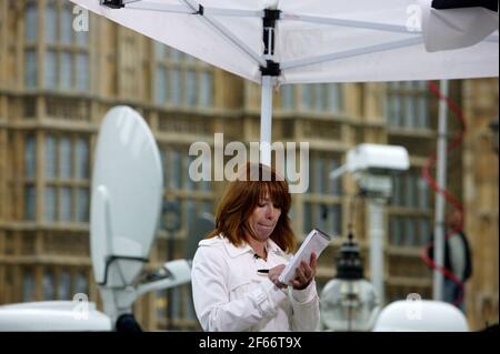 Kay Burley, Sky News, segnalato da Westminster dopo il rimpasto di governo. Londra. 05/06/2009 Foto Stock