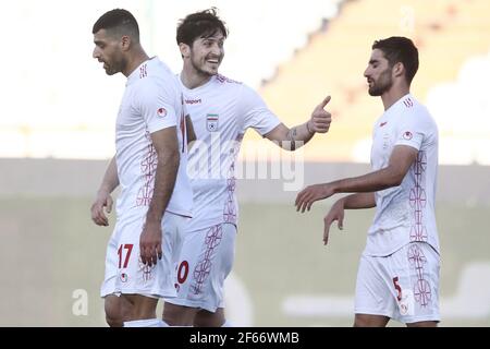 Teheran, Iran. 30 Marzo 2021. Mehdi Taremi dell'Iran con Sardar Azmoun e Milad Mohammadi festeggia dopo aver segnato il suo secondo gol ai lati durante l'incontro internazionale amichevole tra Iran e Siria allo stadio Azadi di Teheran, Iran. Credit: SPP Sport Press Photo. /Alamy Live News Foto Stock