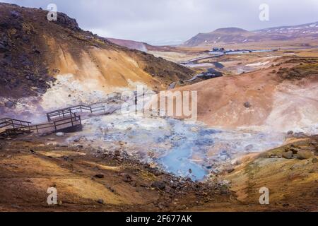 Area geotermica di Seltun, Krysuvik, Penisola di Reykjanes, Islanda. Sorgenti termali vulcaniche islandesi Foto Stock