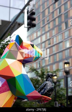 Arte di strada nel quartiere di Bostons Seaport dell'artista spagnolo Okuda San Miguel Foto Stock