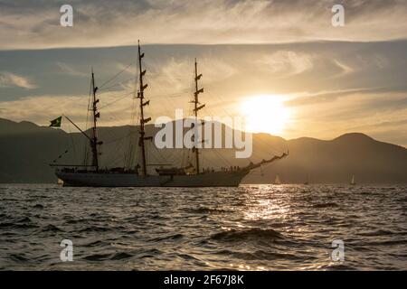 Nave a vela marina brasiliana Cisne Branco Foto Stock