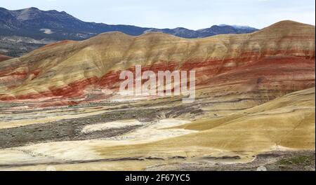 Painted Hills, un punto di riferimento geologico naturale, una delle meraviglie naturali dello stato dell'Oregon, Stati Uniti Foto Stock