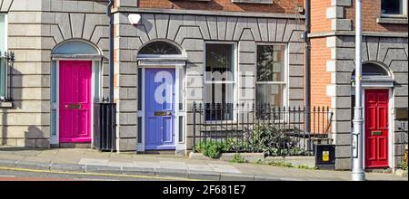Tipiche porte colorate a Dublino, Irlanda Foto Stock