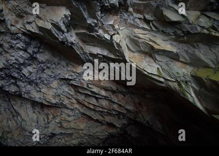 Soffitto/parete all'interno della Rydal Cave nel Lake District Foto Stock
