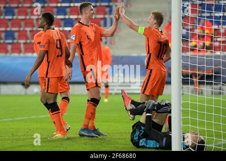 SZEKESFEHERVAR, UNGHERIA - MARZO 30: Festeggia Sven Botman dei Paesi Bassi U21, Dani de WIT dei Paesi Bassi U21 durante la UEFA under 21 Euro Cha Foto Stock