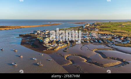 Una vista aerea del porto di Felixstowe Ferry a Suffolk, Regno Unito Foto Stock