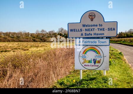 Benvenuto a Wells-next-the-Sea, UNA città del commercio equo e solidale, segno. Foto Stock