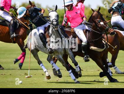 DUNDAS VS HAWAII POLO LIFE 2021 CAMPIONATI DI POLO FEMMINILE, tenuti a Port Mayaca, Florida, 10 marzo 2021. Team Dundas: Nina Clarkin, Hope Arelano, Sarah Siegel Magness Team Hawaii Polo Life: Delores rete, Pamela Flanagan, mia Cambiaso, Hazel Jackson. Foto di Jennifer Graylock-Graylock.com 917-519-7666 Foto Stock