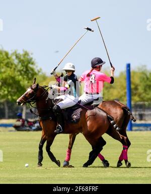 DUNDAS VS HAWAII POLO LIFE 2021 CAMPIONATI DI POLO FEMMINILE, tenuti a Port Mayaca, Florida, 10 marzo 2021. Team Dundas: Nina Clarkin, Hope Arelano, Sarah Siegel Magness Team Hawaii Polo Life: Delores rete, Pamela Flanagan, mia Cambiaso, Hazel Jackson. Foto di Jennifer Graylock-Graylock.com 917-519-7666 Foto Stock