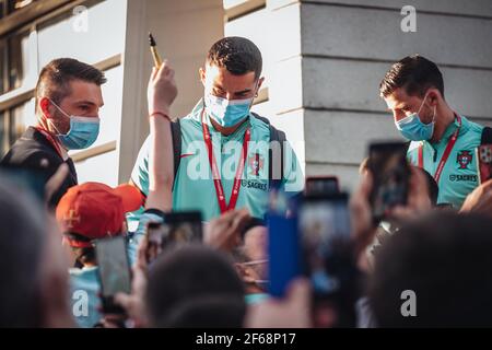 LUSSEMBURGO-MARZO 30 : Cristiano Ronaldo con i tifosi prima della partita di qualificazione mondiale contro il Lussemburgo Foto Stock