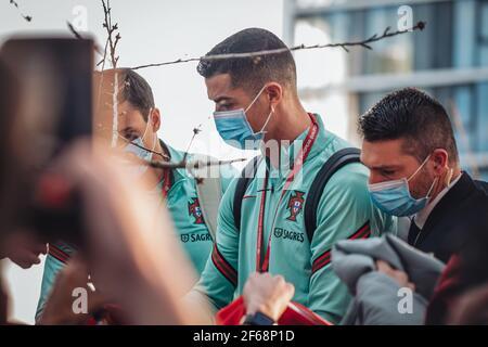 LUSSEMBURGO-MARZO 30 : Cristiano Ronaldo con i tifosi prima della partita di qualificazione mondiale contro il Lussemburgo Foto Stock