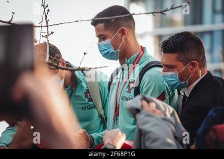 LUSSEMBURGO-MARZO 30 : Cristiano Ronaldo con i tifosi prima della partita di qualificazione mondiale contro il Lussemburgo Foto Stock