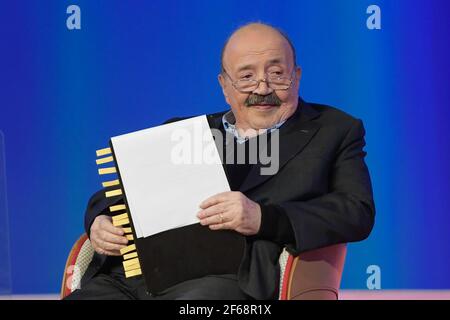 Roma, Italia. 30 Marzo 2021. Maurizio Costanzo guida la seconda puntata del Maurizio Costanzo Show 2021 presso gli Studios De Paolis. (Foto di Mario Cartelli/SOPA Images/Sipa USA) Credit: Sipa USA/Alamy Live News Foto Stock