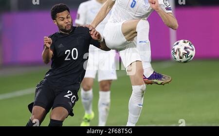 Duisburg, Germania. 25 marzo 2021. Firo: 25.03.2021 Fuvuball, Calcio: LV§nderspiel Nazionale Team WM Qualification Germania, GER -Isola duelli, Serge Gnarby. | utilizzo in tutto il mondo credito: dpa/Alamy Live News Foto Stock